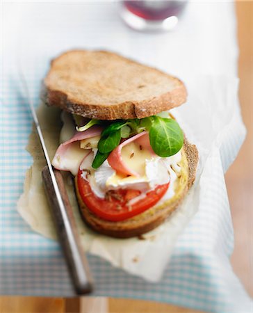 Camembert toasted sandwich Stock Photo - Rights-Managed, Code: 825-06816679