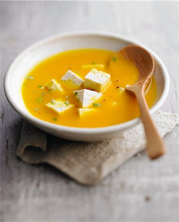 squash soup - Cream of pumpkin soup with diced feta Foto de stock - Con derechos protegidos, Código: 825-06816687