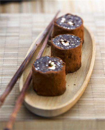 powdered chocolate - Chocolate,apple and ginger Makis Stock Photo - Rights-Managed, Code: 825-06816799