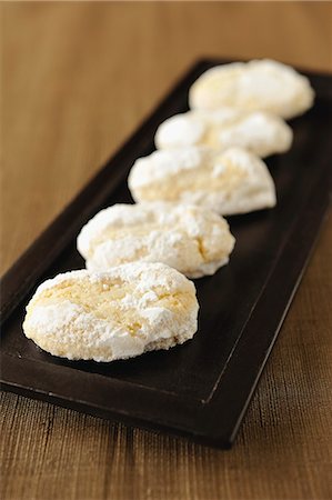 Ricciarelli de Sienne biscuits Stock Photo - Rights-Managed, Code: 825-06816838