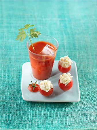 simsearch:652-07656387,k - Bloody Mary cocktail and cherry tomatoes stuffed with salt-cod Foto de stock - Con derechos protegidos, Código: 825-06816851