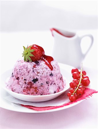 simsearch:825-06817649,k - Individual summer fruit Bavarian Photographie de stock - Rights-Managed, Code: 825-06816907