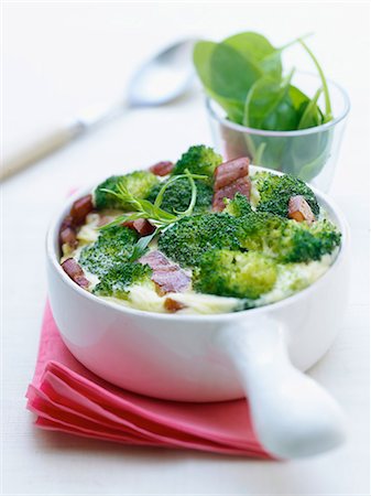 simsearch:825-06816363,k - Broccoli savoury clafoutis Stockbilder - Lizenzpflichtiges, Bildnummer: 825-06816916