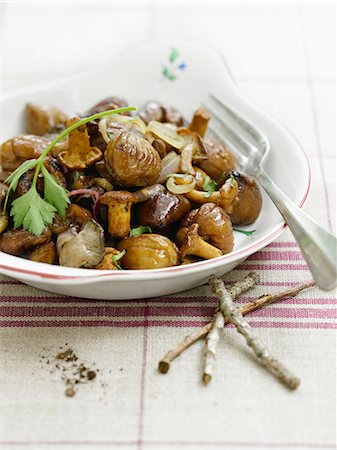 simsearch:652-05808217,k - Pan-fried mushrooms with chestnuts Stock Photo - Rights-Managed, Code: 825-06816938