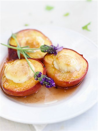 simsearch:652-03800078,k - Provençal-style roasted peaches Foto de stock - Con derechos protegidos, Código: 825-06816932