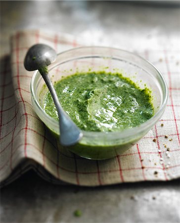 simsearch:6108-05865420,k - Spinach sauce Stock Photo - Rights-Managed, Code: 825-06816963