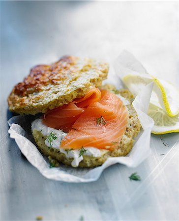 Smoked salmon burger Fotografie stock - Rights-Managed, Codice: 825-06817001