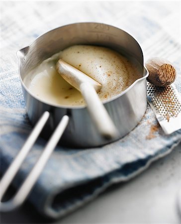 rallador - Dukan bechamel sauce Foto de stock - Con derechos protegidos, Código: 825-06817036