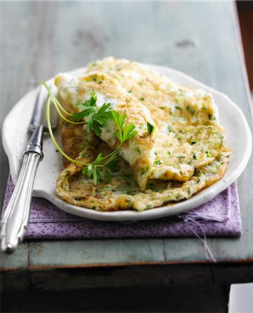 soplar velas - Zucchini omelette soufflée Foto de stock - Con derechos protegidos, Código: 825-06817093