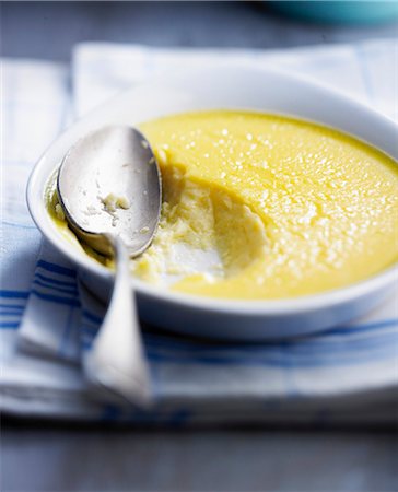 Vanilla-flavored baked egg custard Photographie de stock - Rights-Managed, Code: 825-06817109
