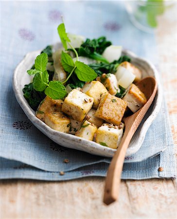 Swiss chard with tofu Stockbilder - Lizenzpflichtiges, Bildnummer: 825-06817125