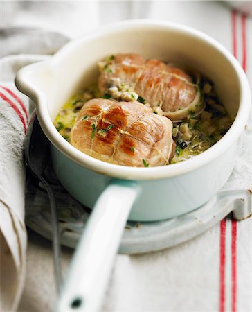 simsearch:652-03804390,k - Veal Paupiettes with mushrooms Photographie de stock - Rights-Managed, Code: 825-06817175