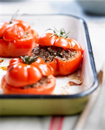 simsearch:825-06816395,k - Low-fat stuffed tomatoes Photographie de stock - Rights-Managed, Code: 825-06817207