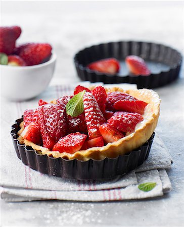 simsearch:825-06816057,k - Strawberry tartlet Photographie de stock - Rights-Managed, Code: 825-06817200