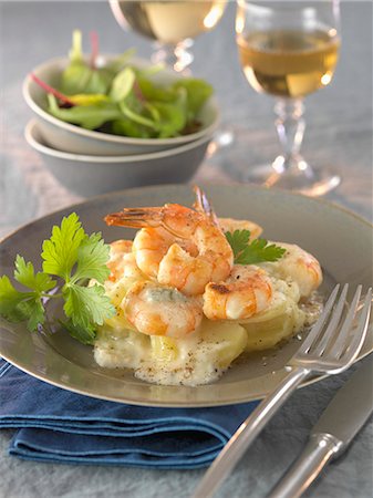 simsearch:825-07652671,k - Potatoes in gorgonzola sauce and gambas Stock Photo - Rights-Managed, Code: 825-06817235