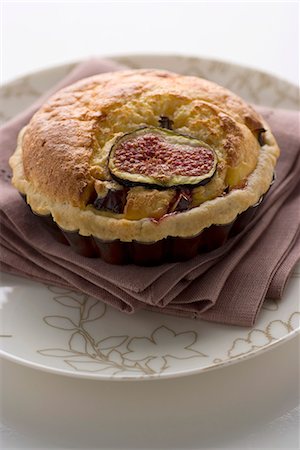soplar velas - Fig  tartlet soufflé Foto de stock - Con derechos protegidos, Código: 825-06817308