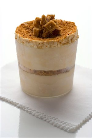 simsearch:652-05807088,k - Gingerbread iced soufflé Foto de stock - Con derechos protegidos, Código: 825-06817314