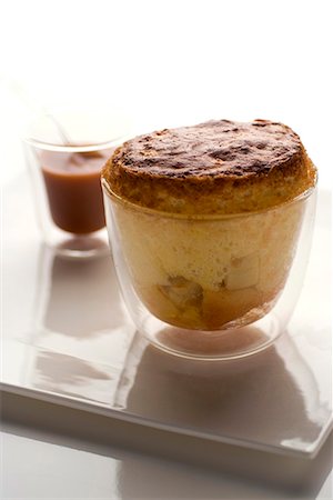 simsearch:825-06817297,k - Apple soufflé Stock Photo - Rights-Managed, Code: 825-06817318