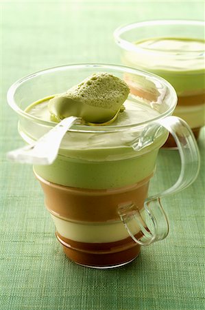 simsearch:652-07655598,k - Three chocolate and pistachio mousse Foto de stock - Con derechos protegidos, Código: 825-06817326