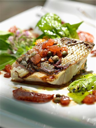 simsearch:652-03799899,k - Grilled bass Photographie de stock - Rights-Managed, Code: 825-06817349