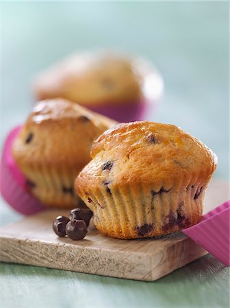 simsearch:652-07655508,k - Blackcurrant muffins Photographie de stock - Rights-Managed, Code: 825-06817363