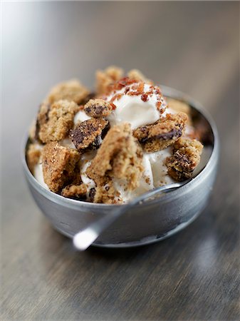 simsearch:825-06817272,k - Bacon chocolate chip cookies with vanilla ice cream Stock Photo - Rights-Managed, Code: 825-06817400