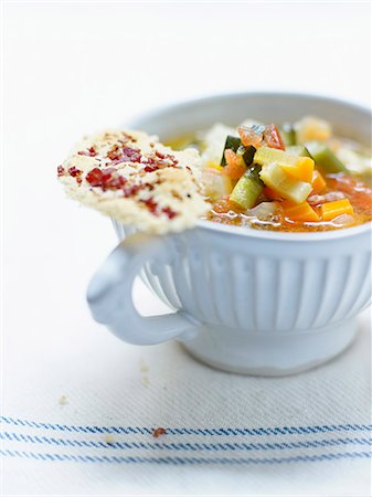 Pistou soup with Grana padano and coppa tuiles Foto de stock - Con derechos protegidos, Código: 825-06817423