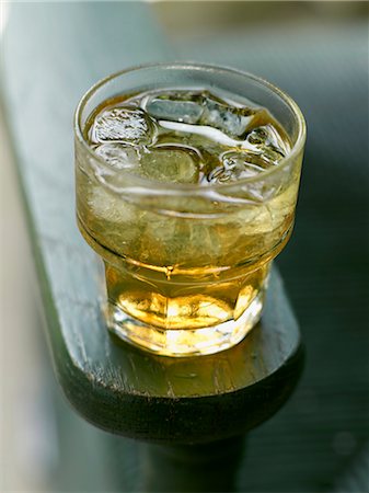 simsearch:652-07655663,k - Mint Julep with Bourbon Photographie de stock - Rights-Managed, Code: 825-06817470