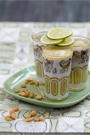 simsearch:825-07652785,k - Kiwi-banana juice Photographie de stock - Rights-Managed, Code: 825-06817485