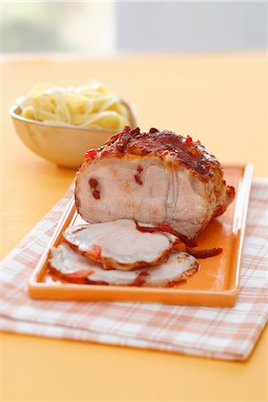 simsearch:652-05807399,k - Roast veal with confit tomatoes Photographie de stock - Rights-Managed, Code: 825-06817506