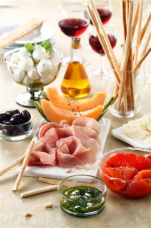 simsearch:652-05806924,k - Selection of antipasti Photographie de stock - Rights-Managed, Code: 825-06817553