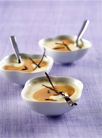 simsearch:652-07656025,k - Vanilla panna cotta Stockbilder - Lizenzpflichtiges, Bildnummer: 825-06817579