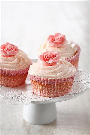 pink cupcake flowers - Rose and vanilla cupcakes Stock Photo - Rights-Managed, Code: 825-06817642