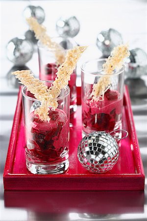 simsearch:825-07649108,k - Beetroot cream and parmesan crisps Photographie de stock - Rights-Managed, Code: 825-06817657