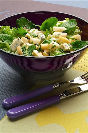 simsearch:652-03801722,k - Spinach,roquefort and pear salad Photographie de stock - Rights-Managed, Code: 825-06817718