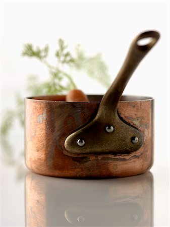 simsearch:825-06816297,k - Raw carrot in a copper saucepan Foto de stock - Direito Controlado, Número: 825-06817726