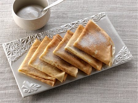 simsearch:825-06816118,k - Crepes with sugar Foto de stock - Con derechos protegidos, Código: 825-06817738