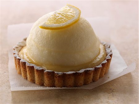 simsearch:652-06818789,k - Lemon curd and whipped egg white tartlet Stock Photo - Rights-Managed, Code: 825-06817733