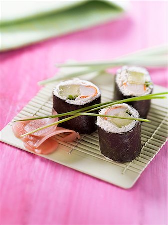 simsearch:825-07652915,k - Cucumber,surimi and Brousse cheese Makis Photographie de stock - Rights-Managed, Code: 825-06817855