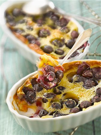 simsearch:652-05809066,k - Blueberry Clafoutis Photographie de stock - Rights-Managed, Code: 825-06817865