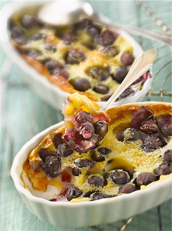 simsearch:825-06816121,k - Blueberry Clafoutis Foto de stock - Con derechos protegidos, Código: 825-06817865