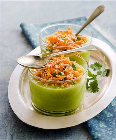 simsearch:652-06819097,k - Cucumber soup with grated carrots and sesame seeds Photographie de stock - Rights-Managed, Code: 825-06817890