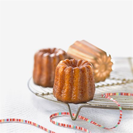 simsearch:652-03801569,k - Traditional Cannelés Fotografie stock - Rights-Managed, Codice: 825-06817910