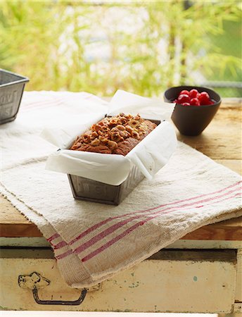 simsearch:825-07076879,k - Hazelnut cake Photographie de stock - Rights-Managed, Code: 825-06818003