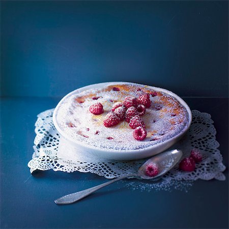 simsearch:825-06816057,k - Raspberry cheesecake Photographie de stock - Rights-Managed, Code: 825-06818026