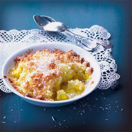 simsearch:652-05807884,k - Mango-pineapple crumble Stockbilder - Lizenzpflichtiges, Bildnummer: 825-06818028