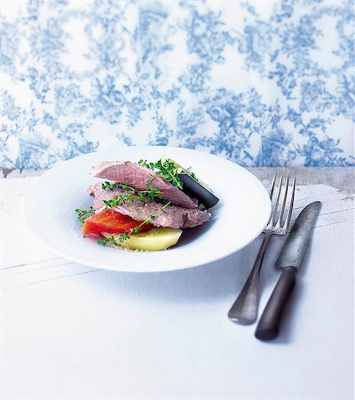 simsearch:652-06818687,k - Lamb with vegetables and thyme Photographie de stock - Rights-Managed, Code: 825-06818051