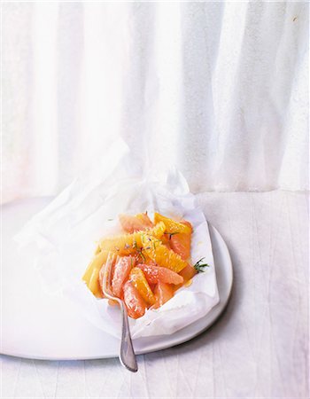 simsearch:825-06815377,k - Citrus fruit cooked in wax paper Photographie de stock - Rights-Managed, Code: 825-06818070