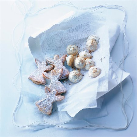 simsearch:825-07077081,k - Small hazelnut meringues and angel-shaped cookies Stock Photo - Rights-Managed, Code: 825-06818103