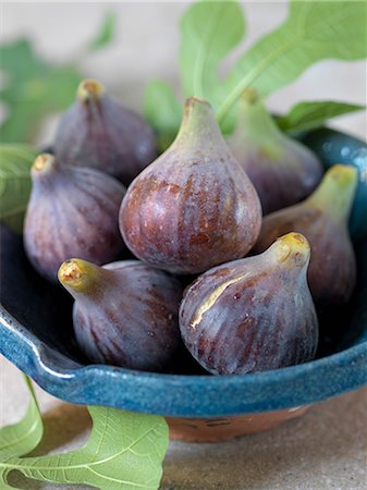 simsearch:652-06819249,k - Bowl of fresh figs Photographie de stock - Rights-Managed, Code: 825-06818151